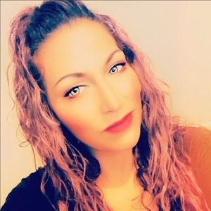 Meet your Posher, Raynee